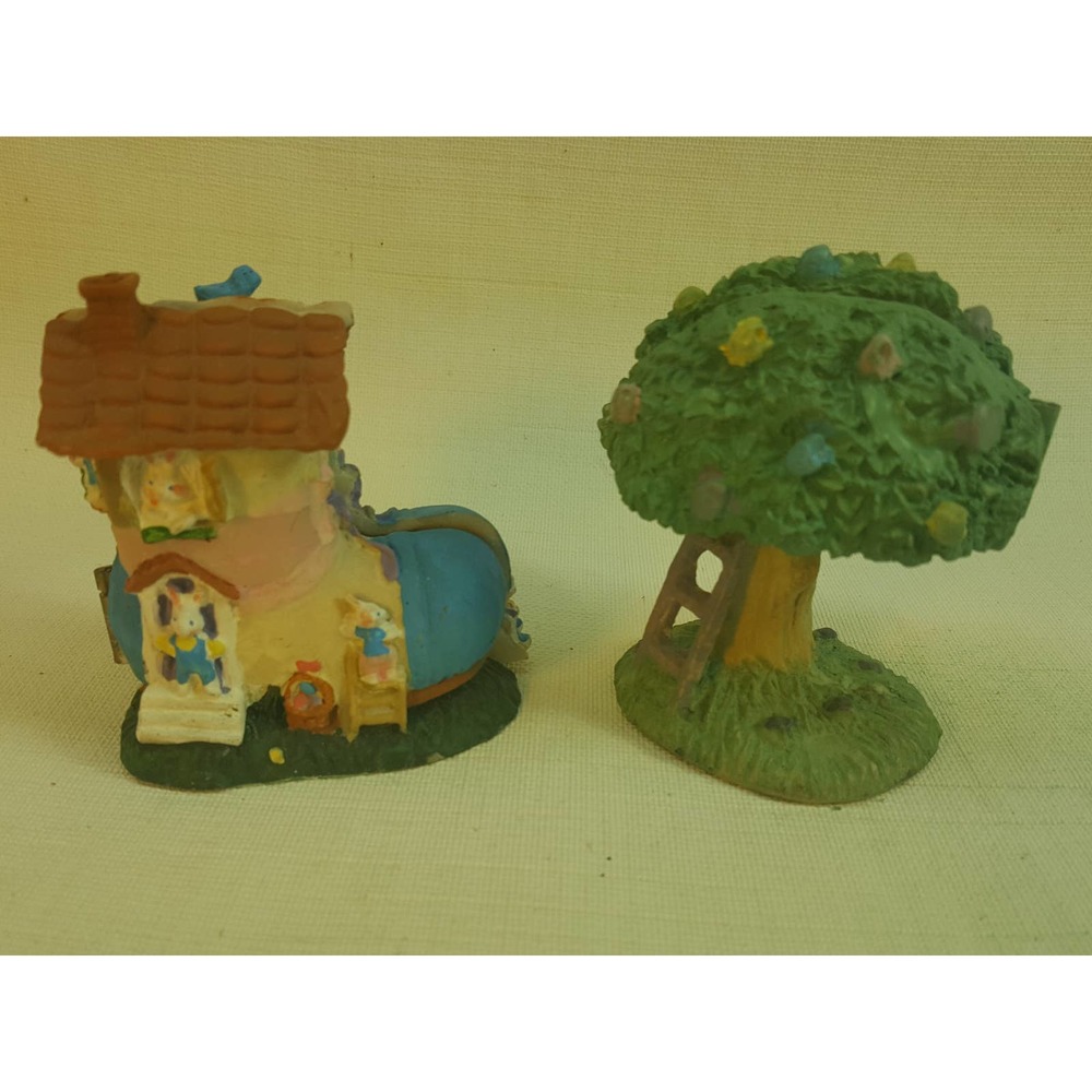 Shoe and Tree Easter figures hidden homes KE269